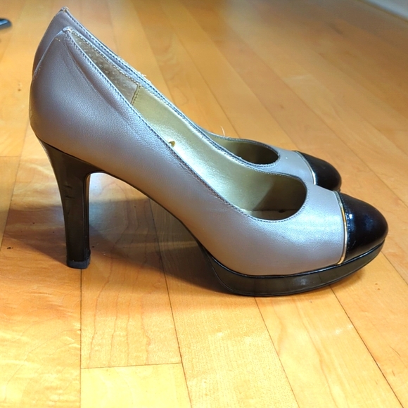 Classic Pumps - Picture 3 of 6